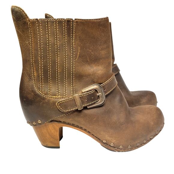 Dansko Shoes - women's dansko sz 39 chunky wood heel clog ankle bootie suede leather distressed